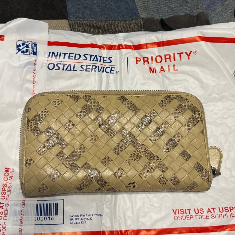 Bottega Vaneta Zipper Wallet